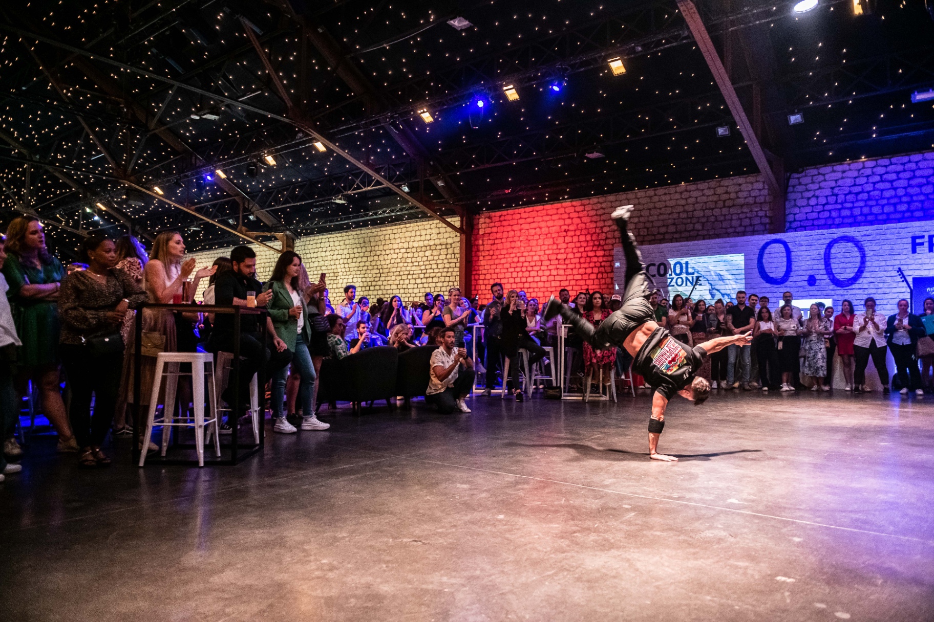 Freeze acrobatique en soirée